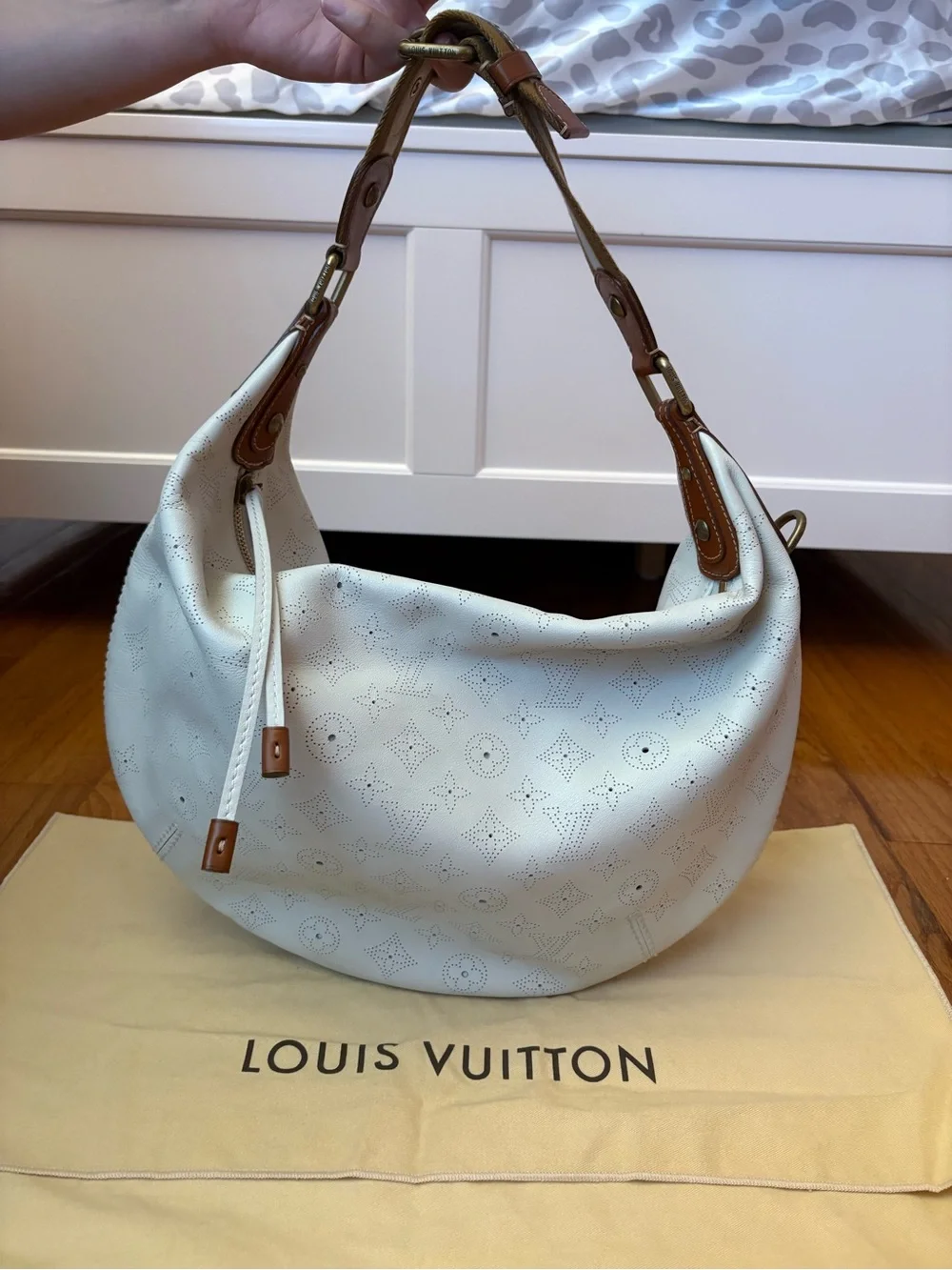 Louis Vuitton White Onatah GM Hobo Bag With Brown Buckle Strap and Accents